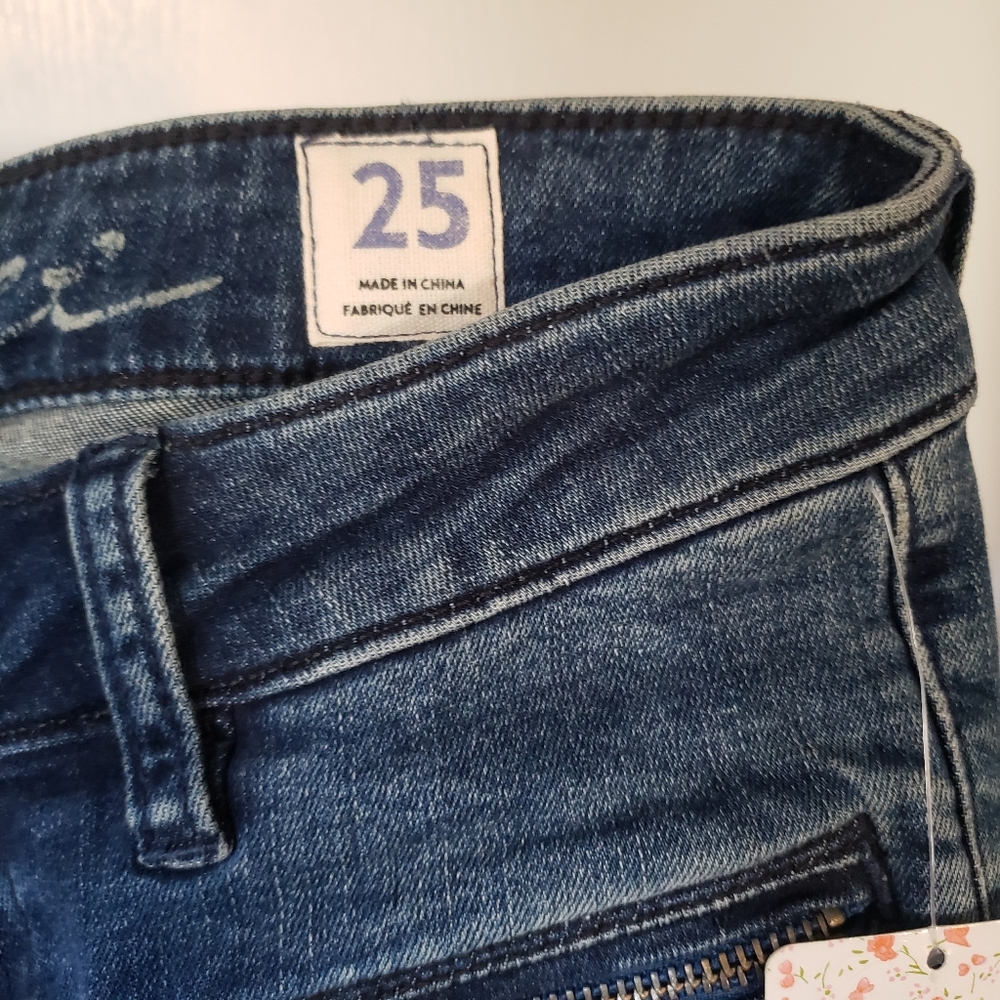 New, Free People, Size 25, Blue Jeans. - Picture 14 of 14